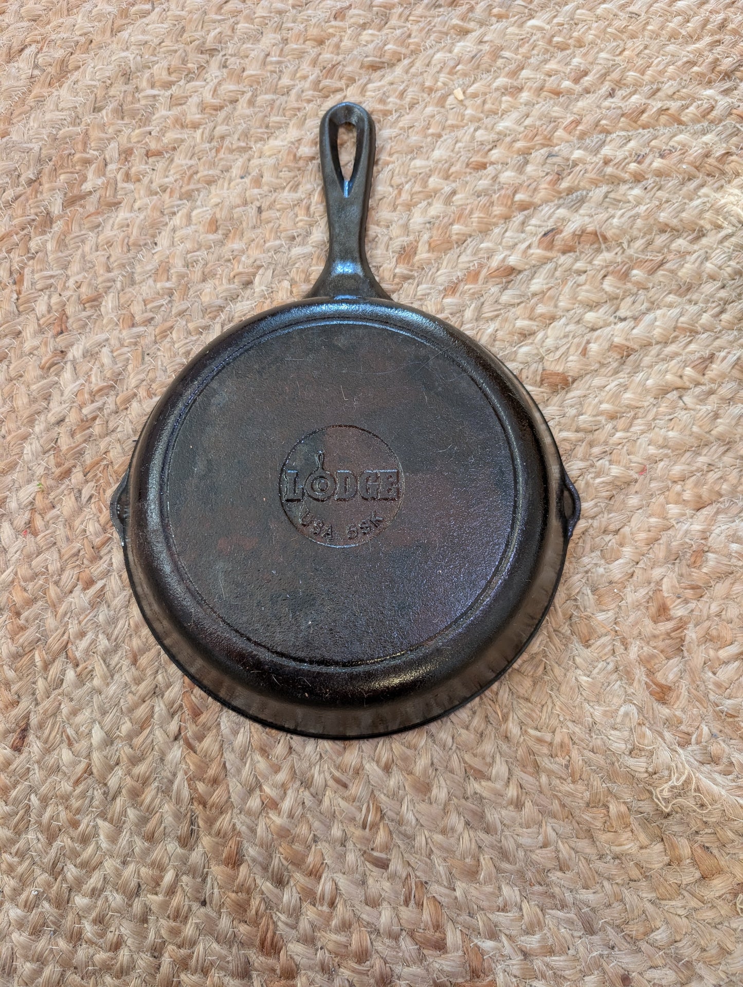 Lodge USA 5SK 8" Cast Iron Skillet #2 Double Pour Spouts
