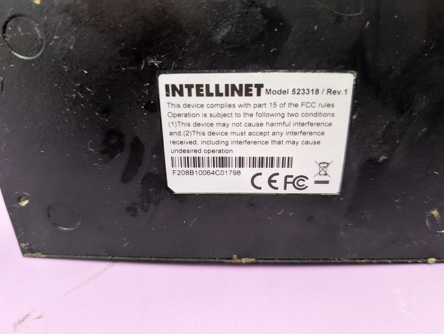 INTELLINET 8-PORT Fast Ethernet Switch