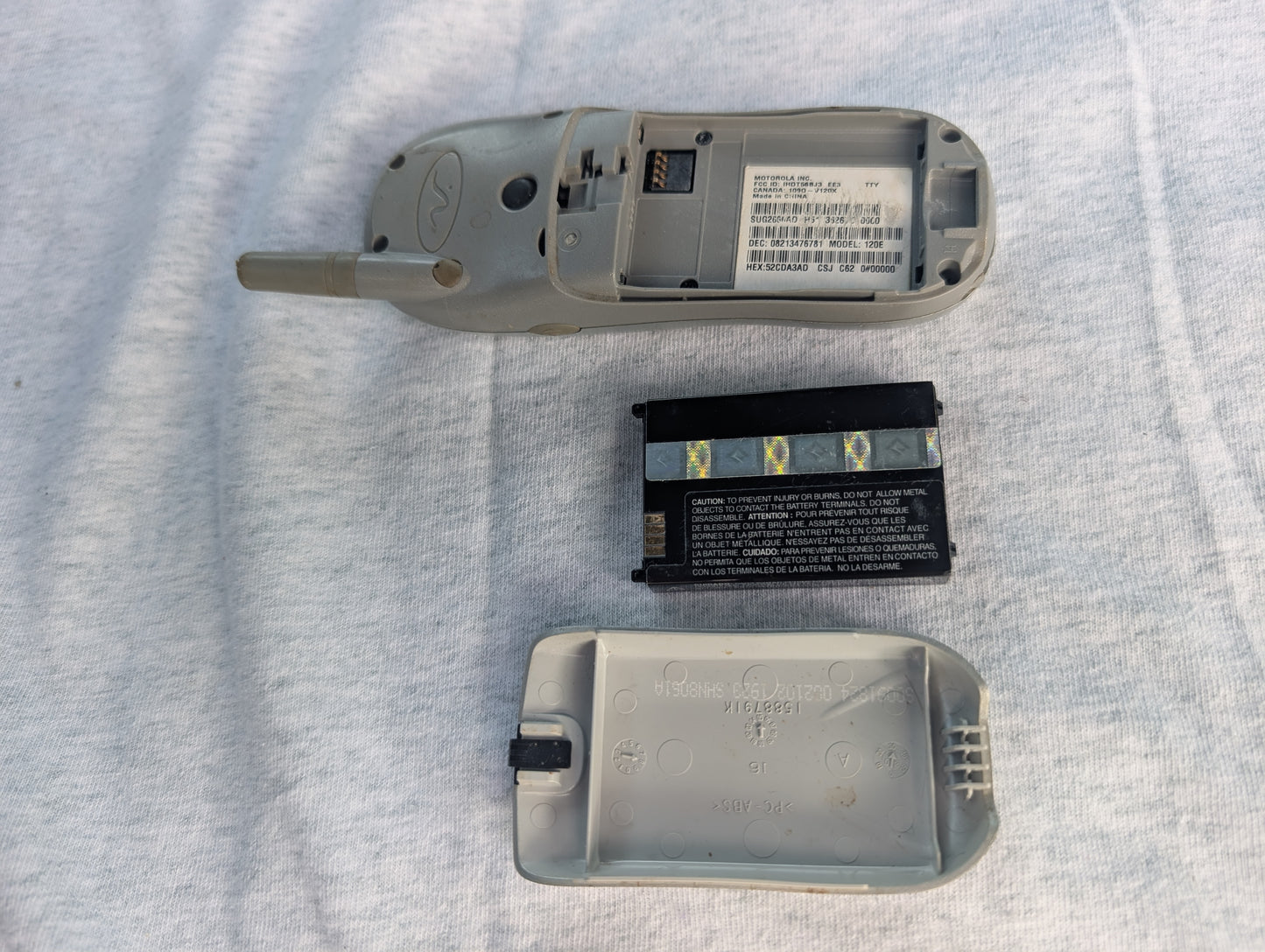 Motorola 120e Silver (Verizon) Cellular Cell Phone