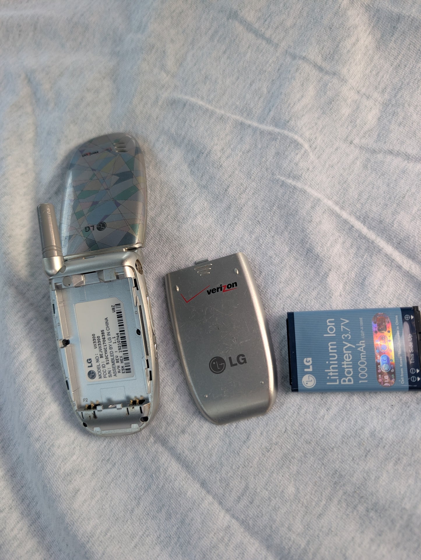 LG VX3300 - Blue and Black ( Verizon ) Cellular Flip Phone