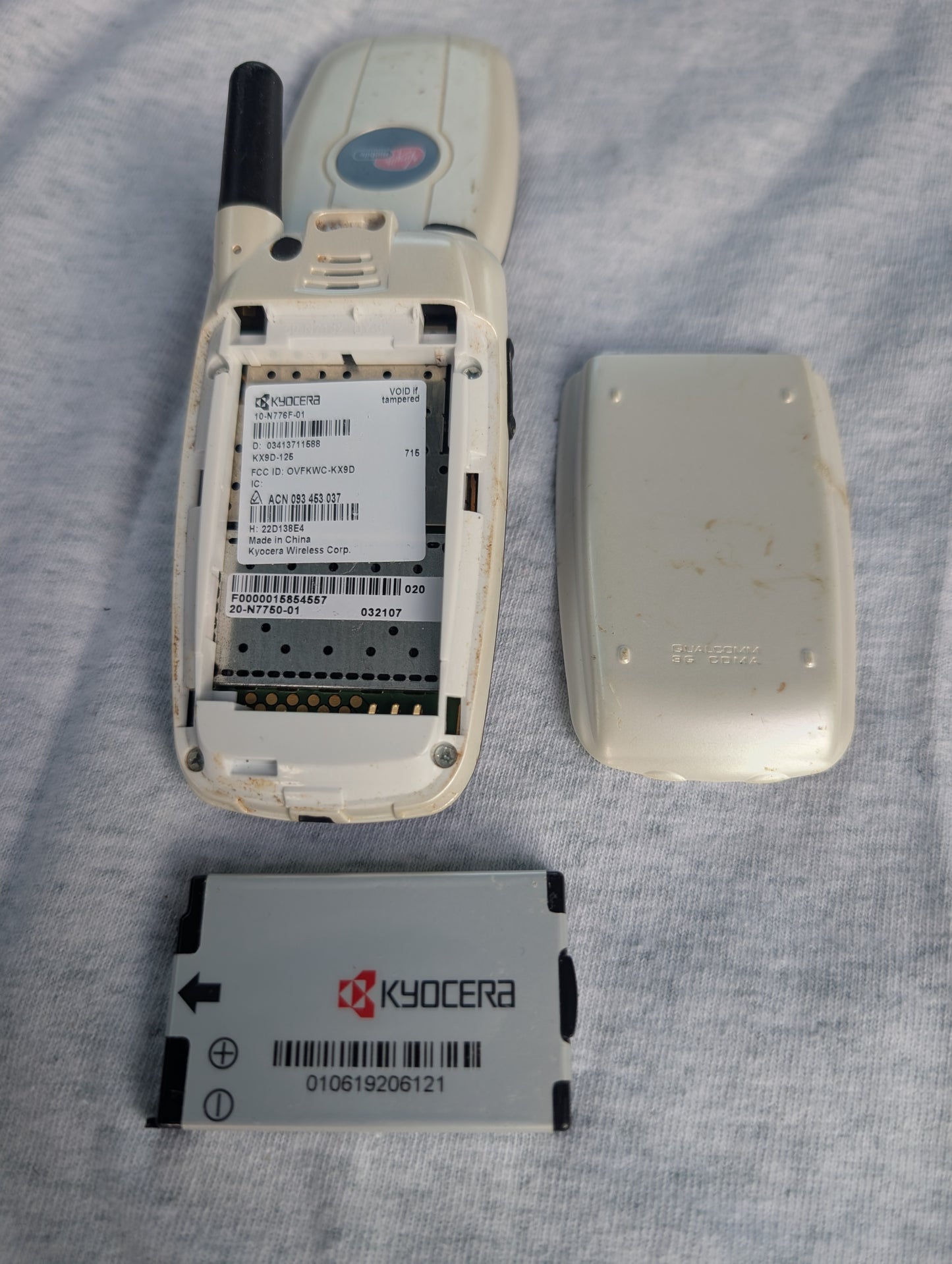 Kyocera Oystr KX9 / Oyster KX9D - White ( Virgin Mobile ) Rare Flip Phone