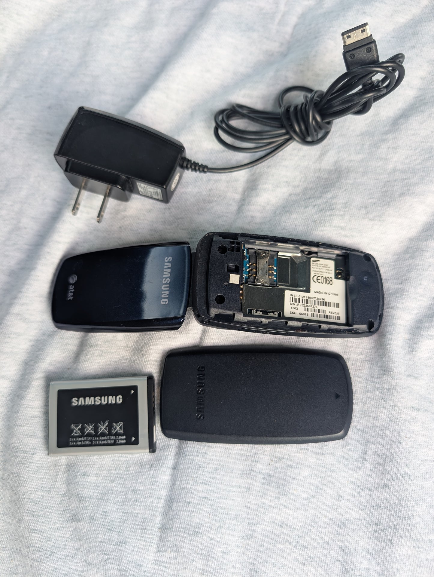 Samsung Sgh-A137 (AT&T) mobile phone with charger