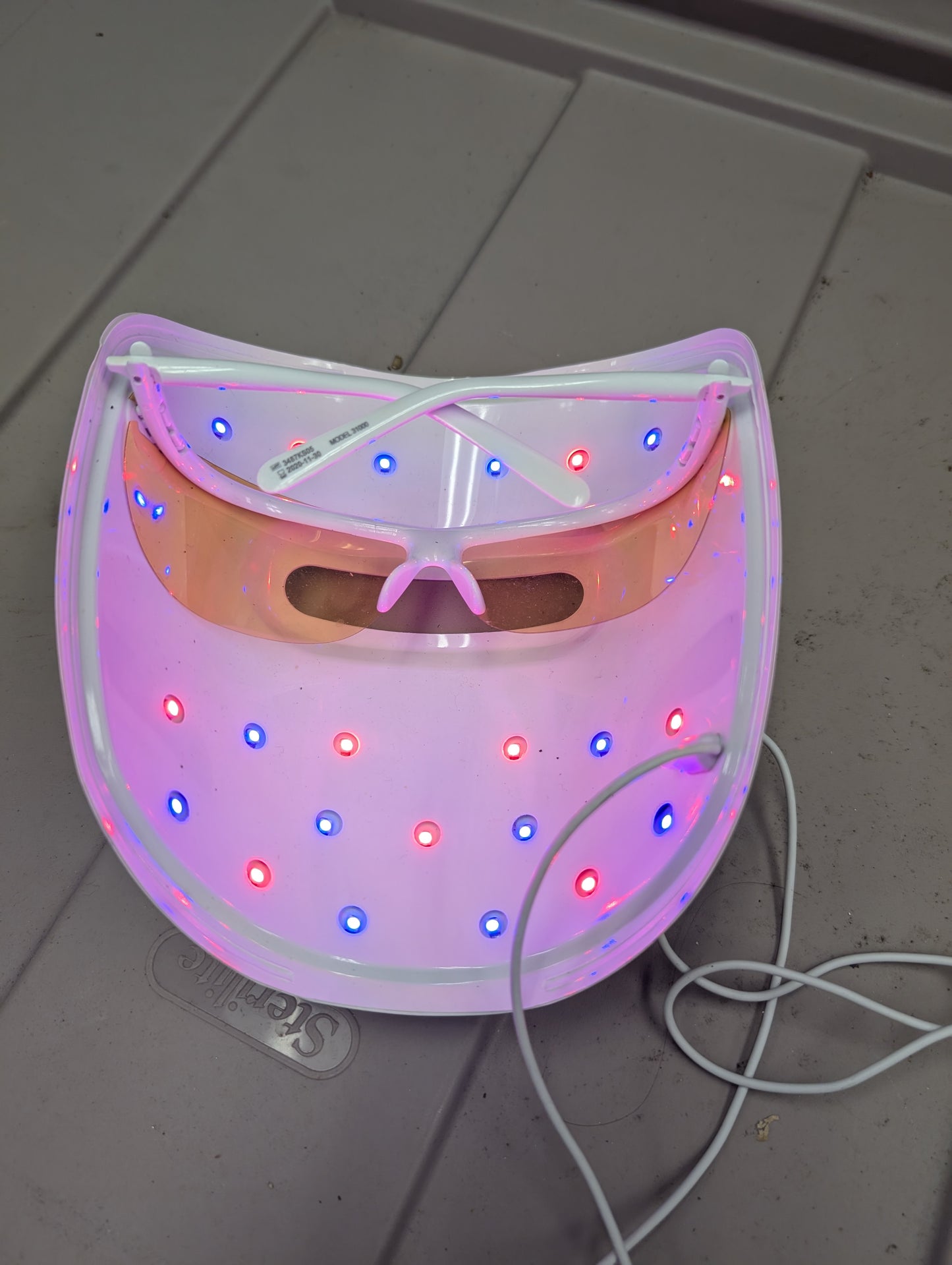 Neutrogena ILLUMASK LED Anti-Acne Light Therapy Mask Acne Free Skin 15 MINUTES EVERY DAY