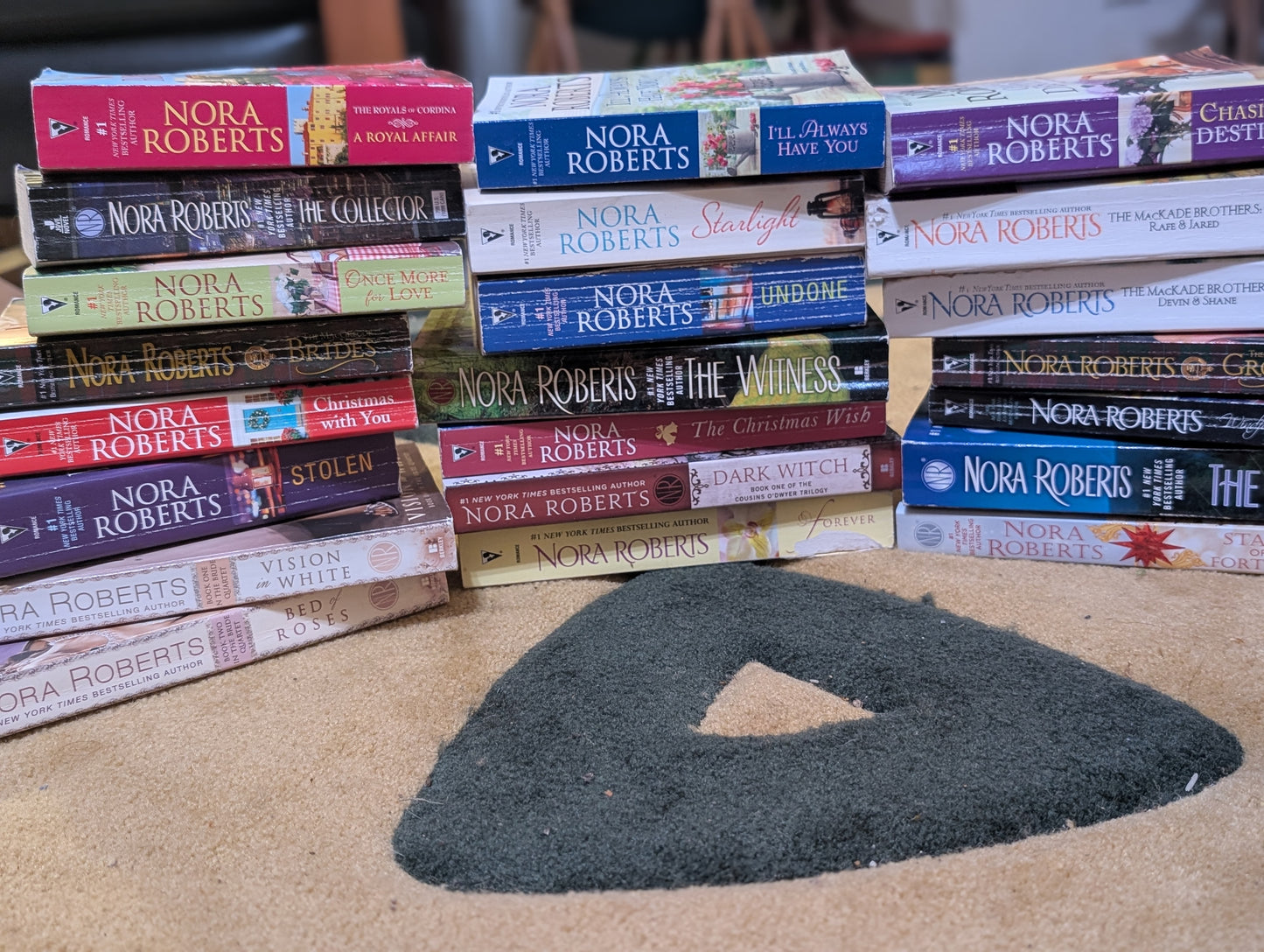 Nora Roberts - 22 Novel Collection