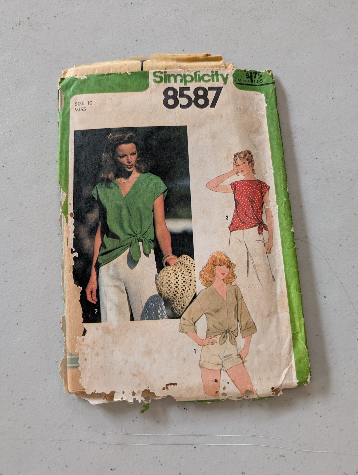 Simplicity 8587 Pattern Pullover Top Variations Casual Vintage Size 14 Cut 1978(Sewing Pattern Vintage)
