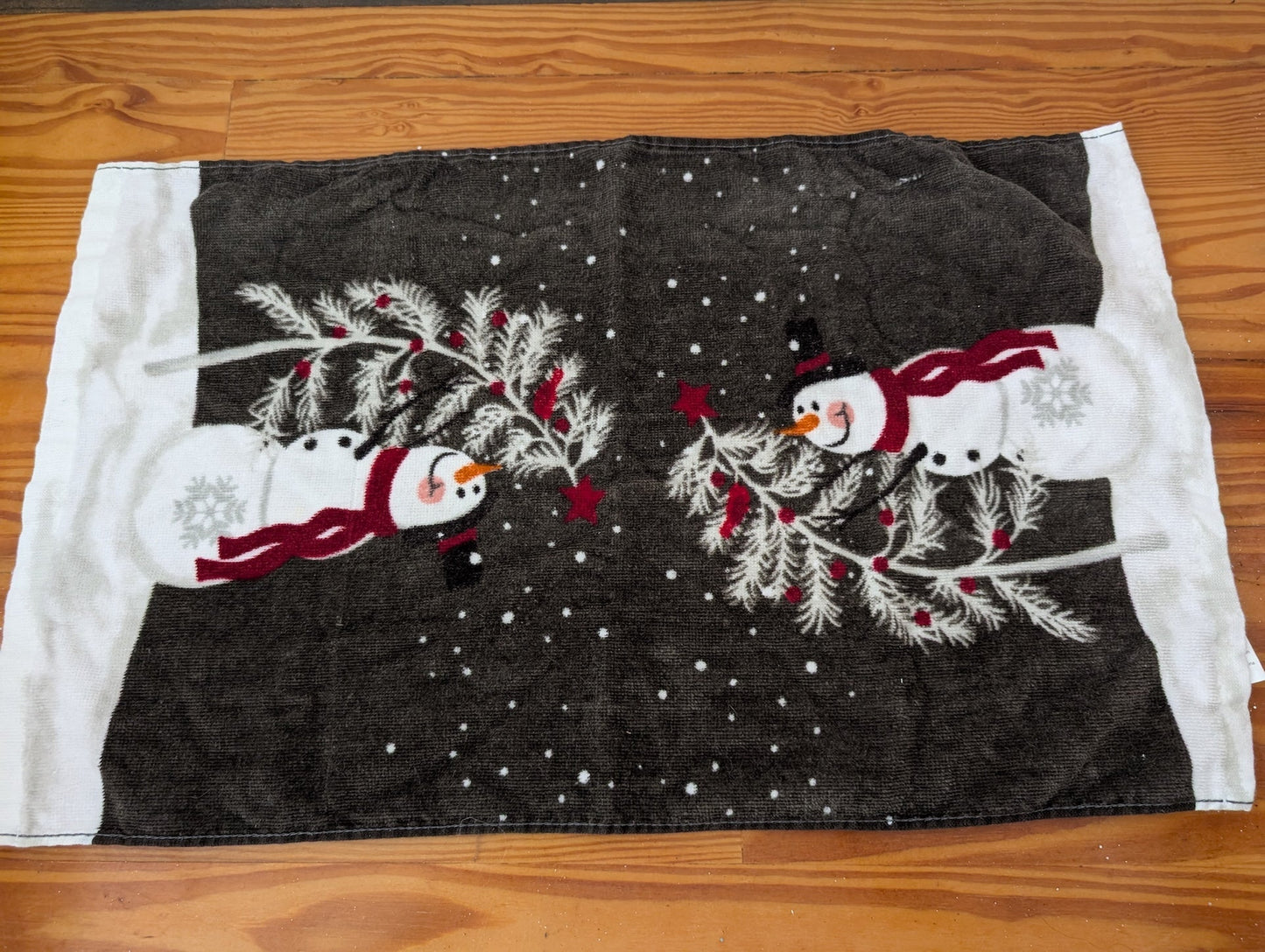 Snowman Guest Towel from Unknown - Linens (Cotton Kitchen Linens, Traditional, Rustic, Brown, White, Red)