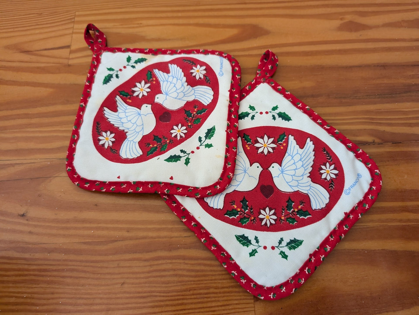 "Peace Doves" Potholders from Franco - 1980s-1990s Linens (Cotton, Polyester Kitchen Linens, Traditional, Vintage, White, Red, Green)