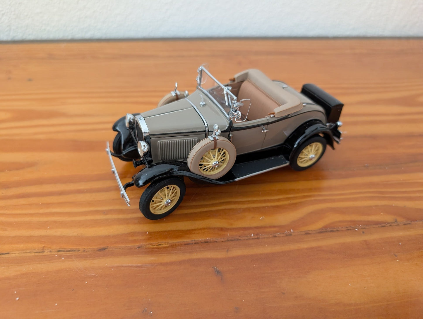 1931 Ford Model A Roadster from National Motor Museum Mint - 1990s-2000s Collectibles (Die-cast Metal, Plastic Die-cast Car, Vintage, Automotive, Man Cave, Rustic, Tan, Black, Yellow)