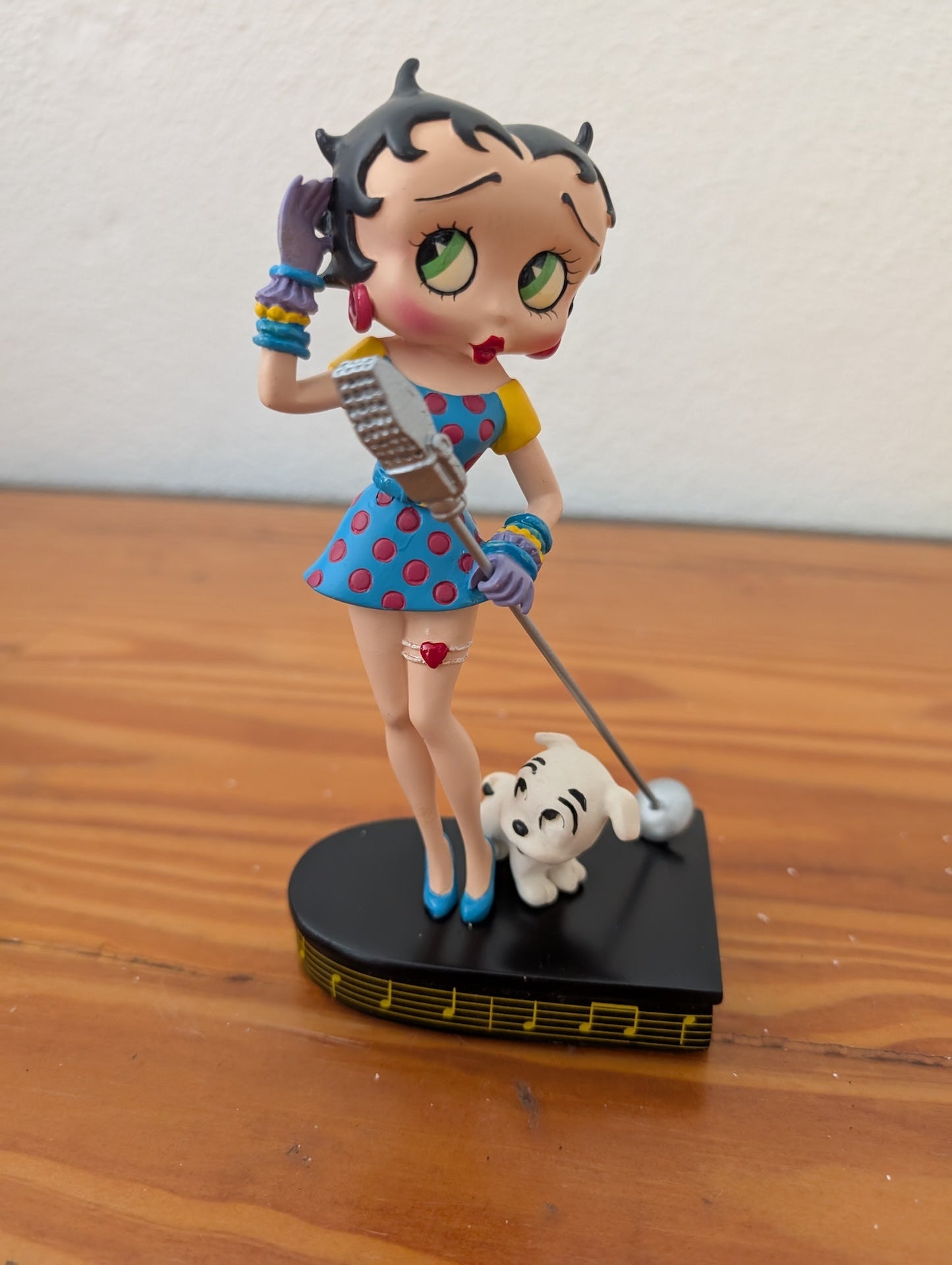 A Spotlight on Glamour from Danbury Mint - 1990s Collectibles (Resin Figurine, Pop Culture, Art Deco, Retro, Collectible, Multicolor)