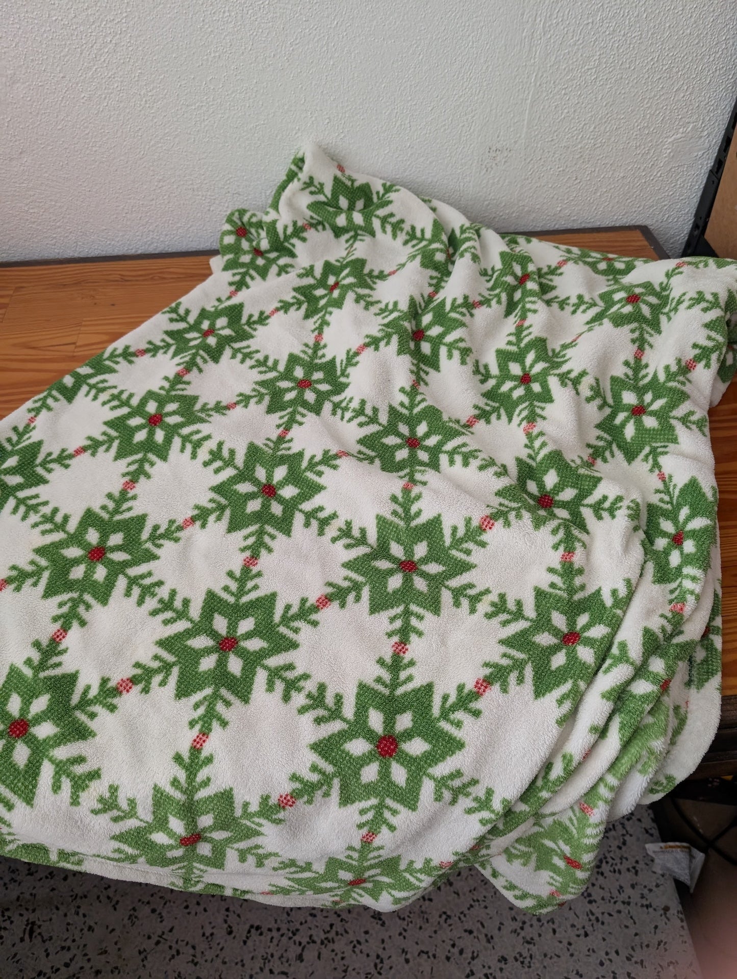 Snowflake Fleece Throw from Unknown - Linens (Fleece Fleece Blanket, Winter, Scandinavian, White, Green, Red)