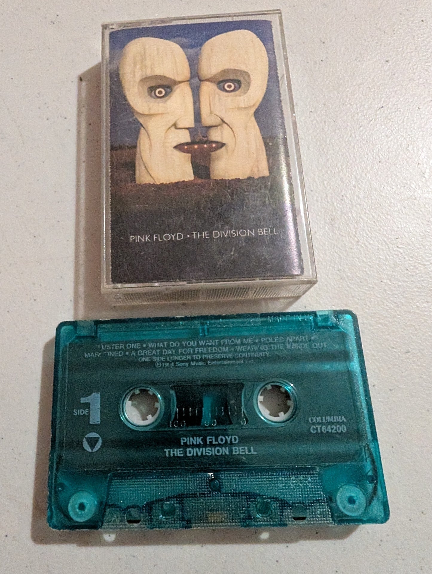 PINK FLOYD Album THE DIVISION BELL Cassette BLUE TAPE Vtg 1994