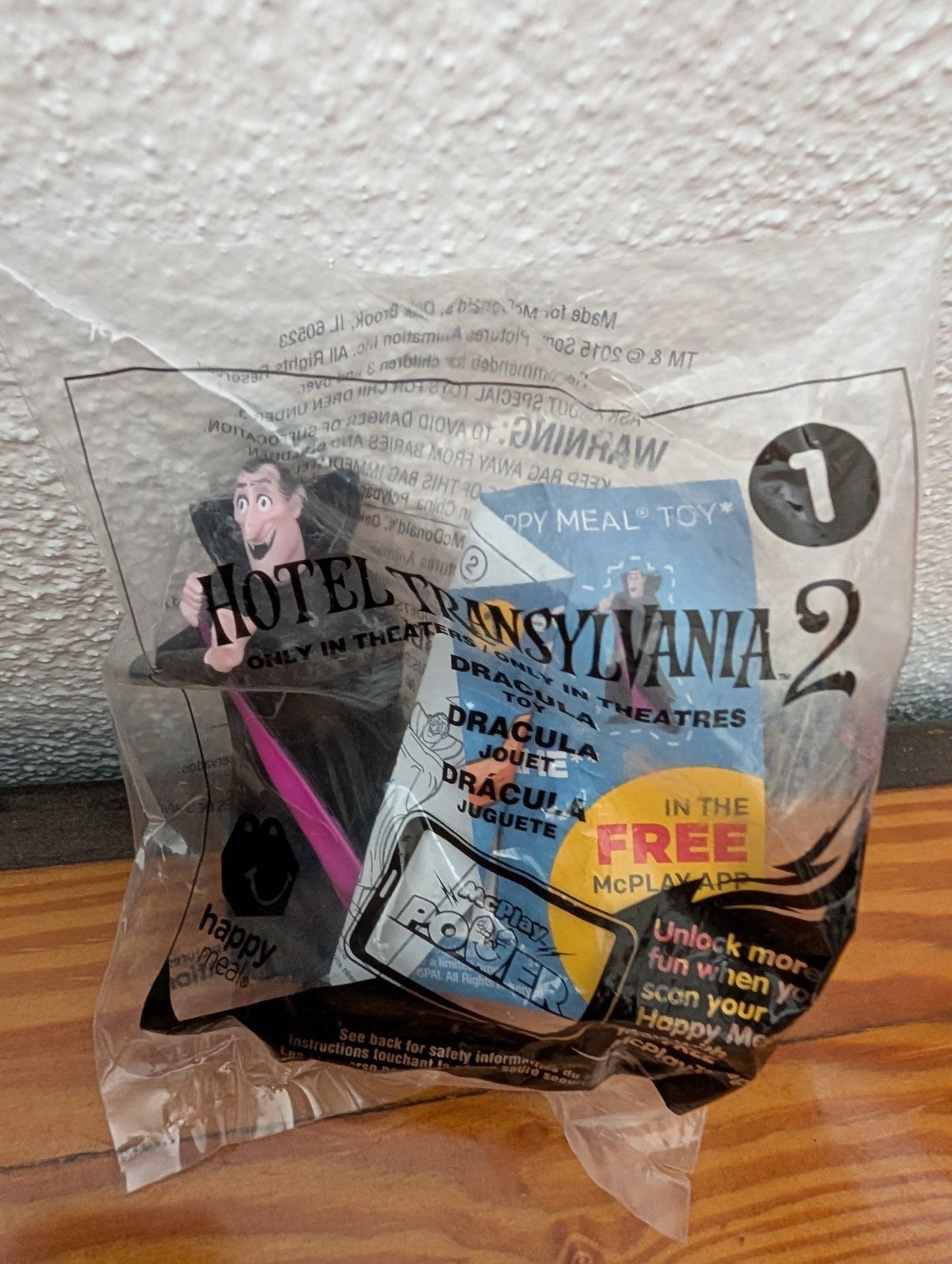 Hotel Transylvania 2 - Dracula from McDonald's - 2015 Toys / Collectibles (Plastic Happy Meal Toy, Pop Culture, Movie Memorabilia, Black, Pink)