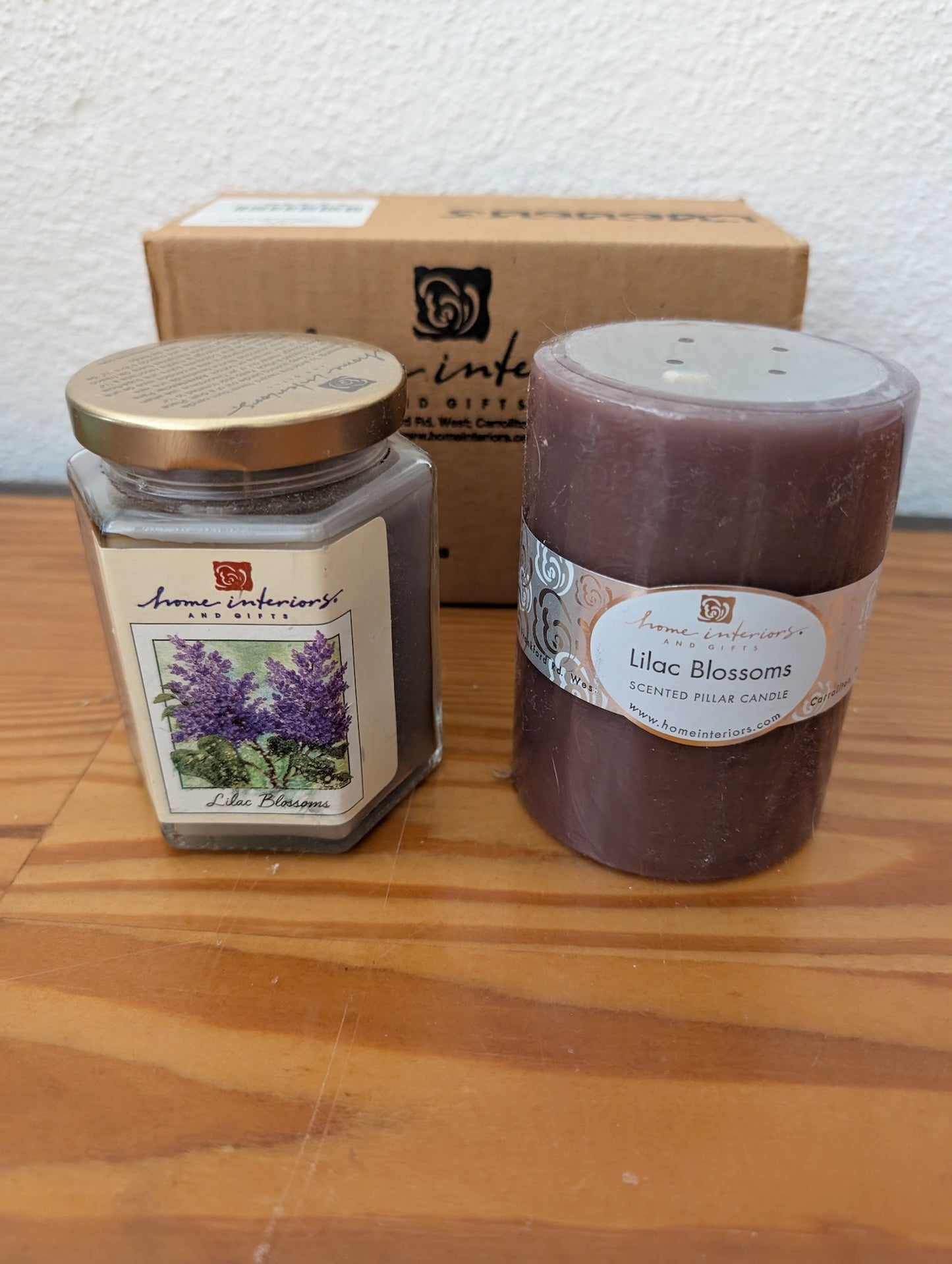 Lilac Blossoms Candles from Home Interiors and Gifts - 2000s Candles (Wax, Glass Candles, Traditional, Floral, Purple / Mauve)