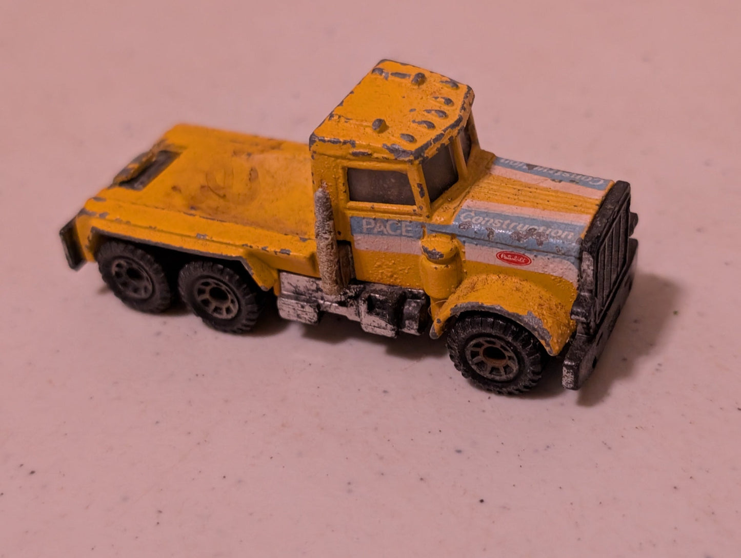 Peterbilt 1981 Yellow Semi-Truck Die Cast Model Truck Vintage Matchbox (Vehicle, SciFi/Fantasy, Collectable, Vintage, Loose, Missing Parts/pieces, Incomplete)