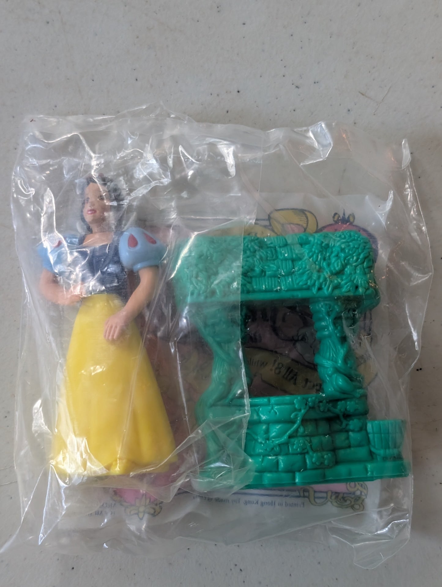 Snow White with Wishing Well 1992 McDonald's Happy Meal Disney SEALED(vintage, collectable, nostalgia, toy)