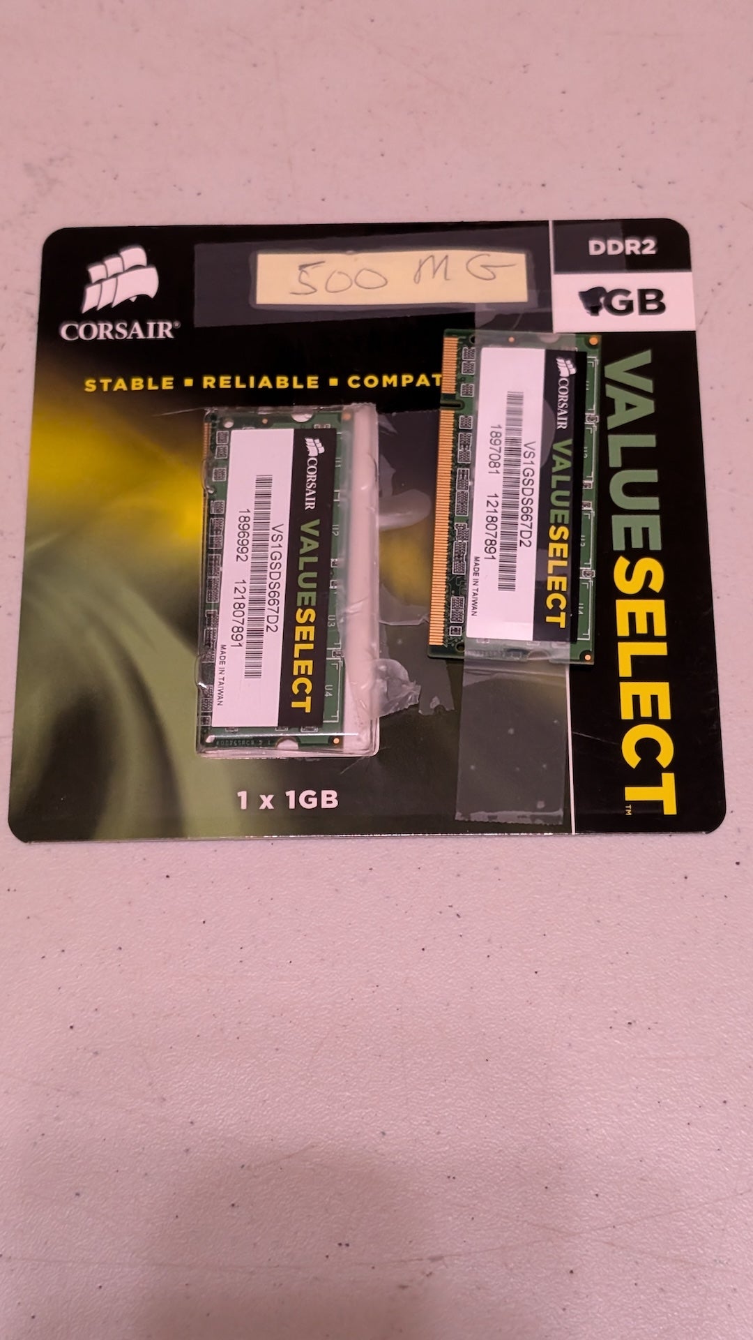 ValueSelect VS512MB667D2 from Corsair - 2000s Computer Components (PCB, Silicon RAM, Utilitarian, Green, Black, Gold)