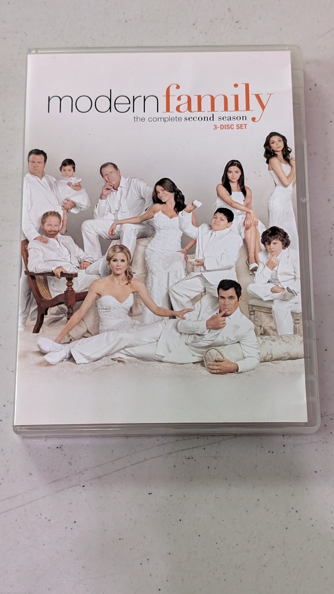 MODERN FAMILY THE COMPLETE SECOND SEASON DVD 3-DISC SET