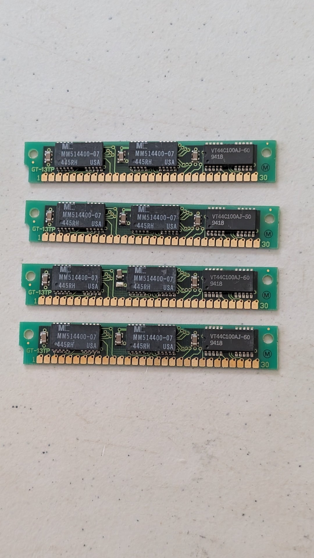 MM514400-07 from Micron - 1990s Computer Components (PCB, Silicon RAM (SIMM), Retro Tech, Green, Black, Gold)
