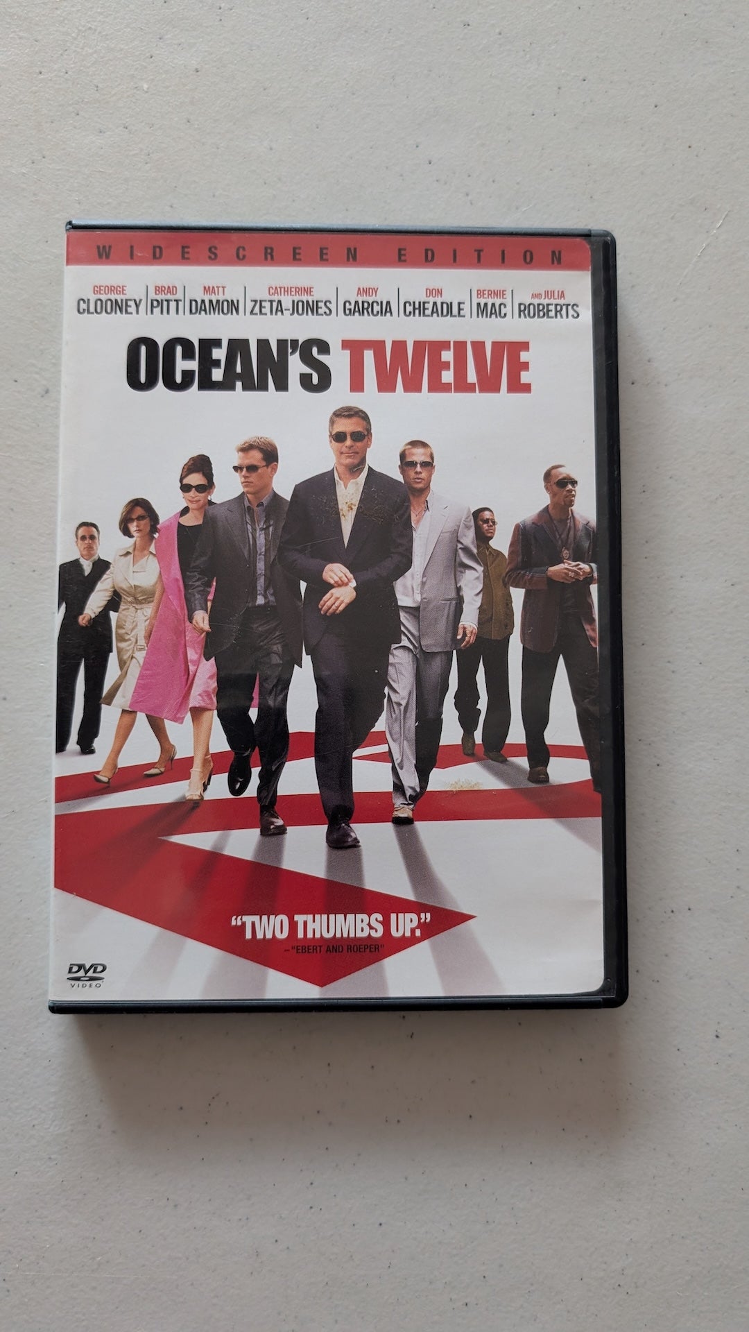 Ocean's Twelve (DVD, 2004, PG-13) George Clooney, Brad Pitt, Matt Damon, Catherine Zeta-Jones, Andy Garcia, Don Cheadle, Bernie Mac, Julia Roberts