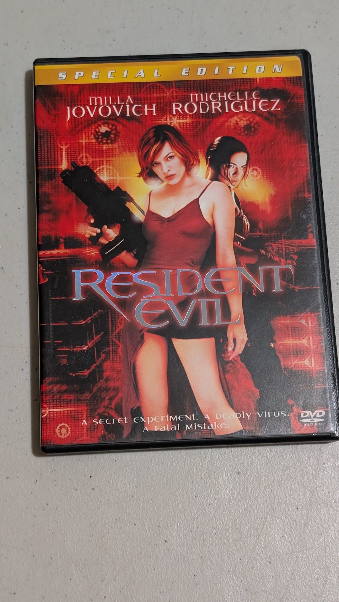 Resident Evil (DVD, 2002, R) Milla Jovovich, Michelle Rodriguez, Ryan McCluskey