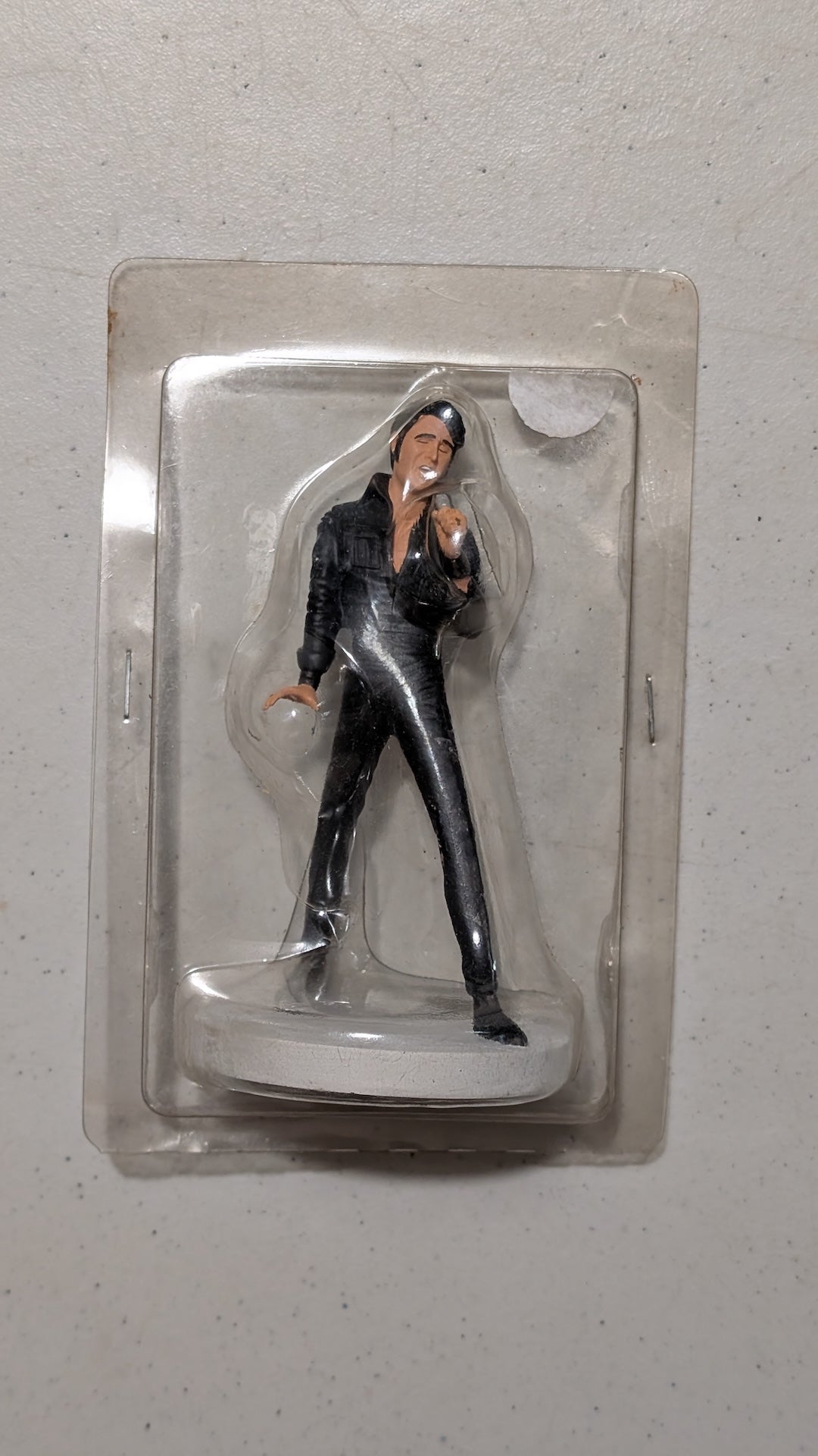 Elvis '68 Comeback Special Figurine from Unknown - 1990s Collectible (Plastic Figurine, Music Memorabilia, Black White, Collectable, Vintage, Original)