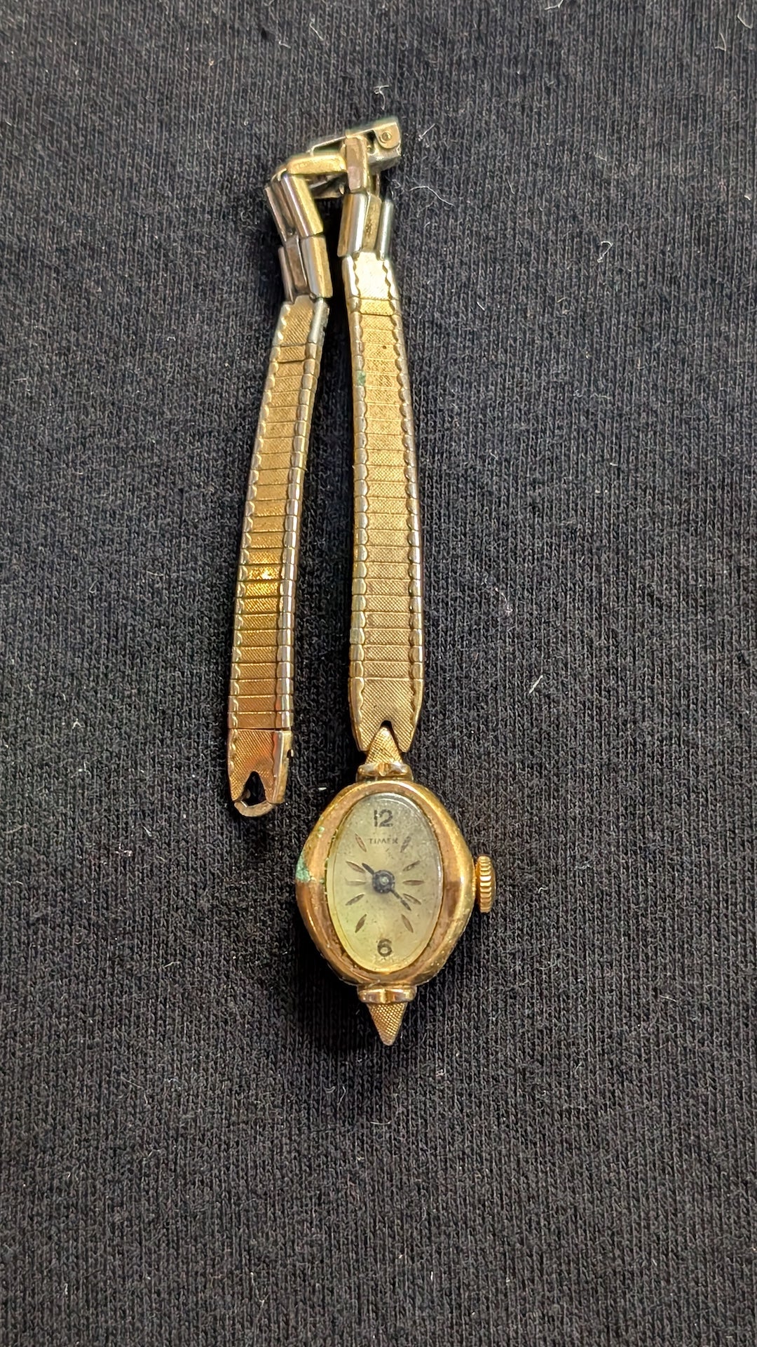 Vintage Timex Women's Gold-Tone Watch Mechanical (For Parts/Repair)