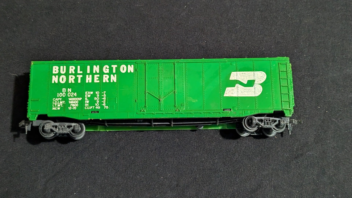 Burlington Northern Boxcar Boxcar likely from Athearn - 1970s-1980s HO Scale Model Train (Plastic, Metal Boxcar, Not Applicable, Green, White)