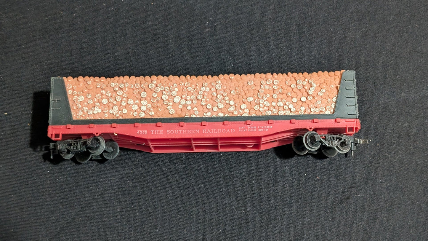 Southern Woodchip Hopper Hopper Car likely from Athearn - 1970s-1980s HO Scale Model Train (Plastic, Metal Hopper Car, Not Applicable, Red, Black)