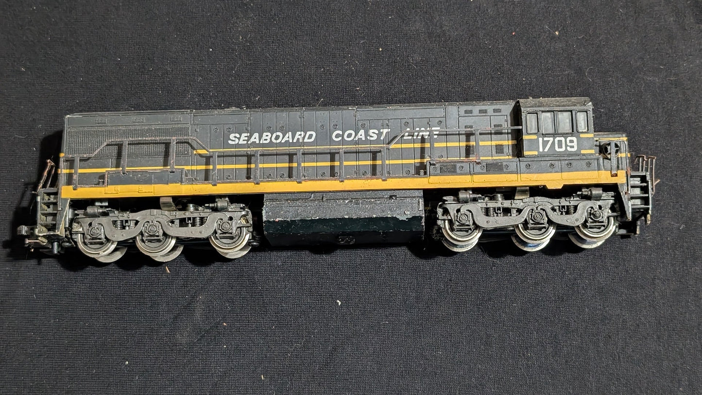 Seaboard Coast Line GP-Series Diesel Locomotive likely from Athearn/Atlas - 1980s HO Scale Model Train (Plastic, Metal Diesel Locomotive, Not Applicable, Black, Yellow)