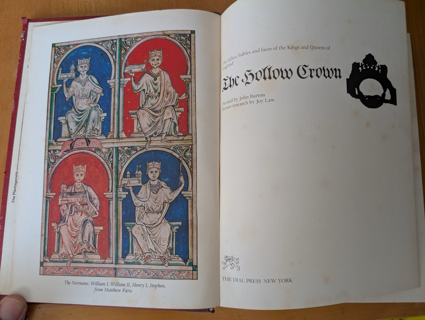 The Hollow Crown by John Barton & Joy Law (History, Anthology, 1961, The Hollow Crown, John Barton, English monarchy, British history, anthology)