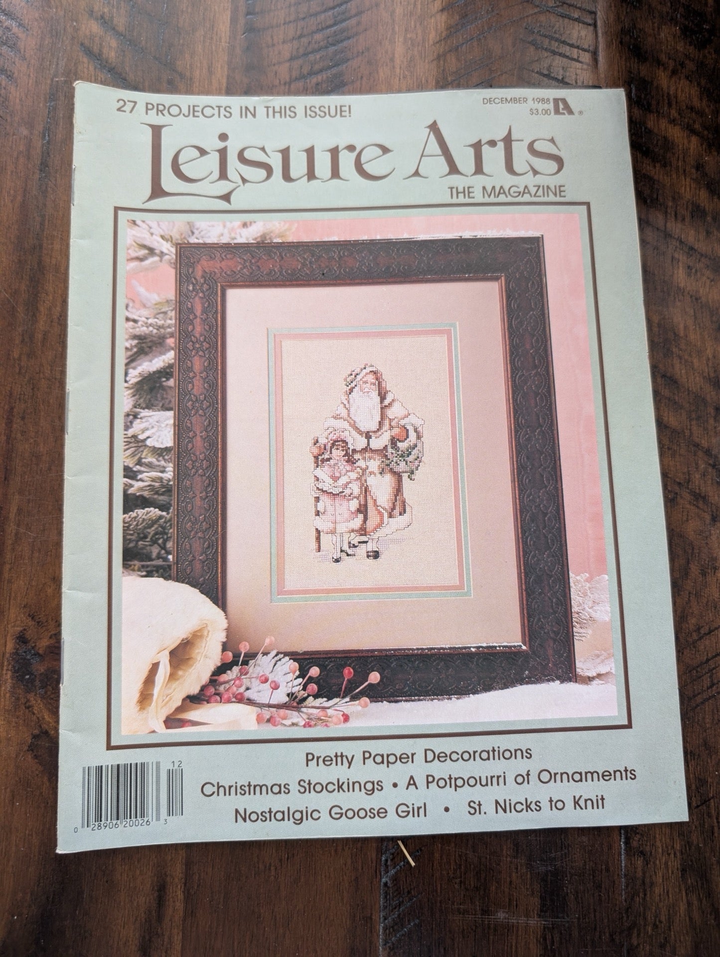 Leisure Arts: The Magazine by Leisure Arts (Crafts, Magazine, 1988, Leisure Arts, 80s crafts, Christmas crafts, vintage magazine, St Nicholas)