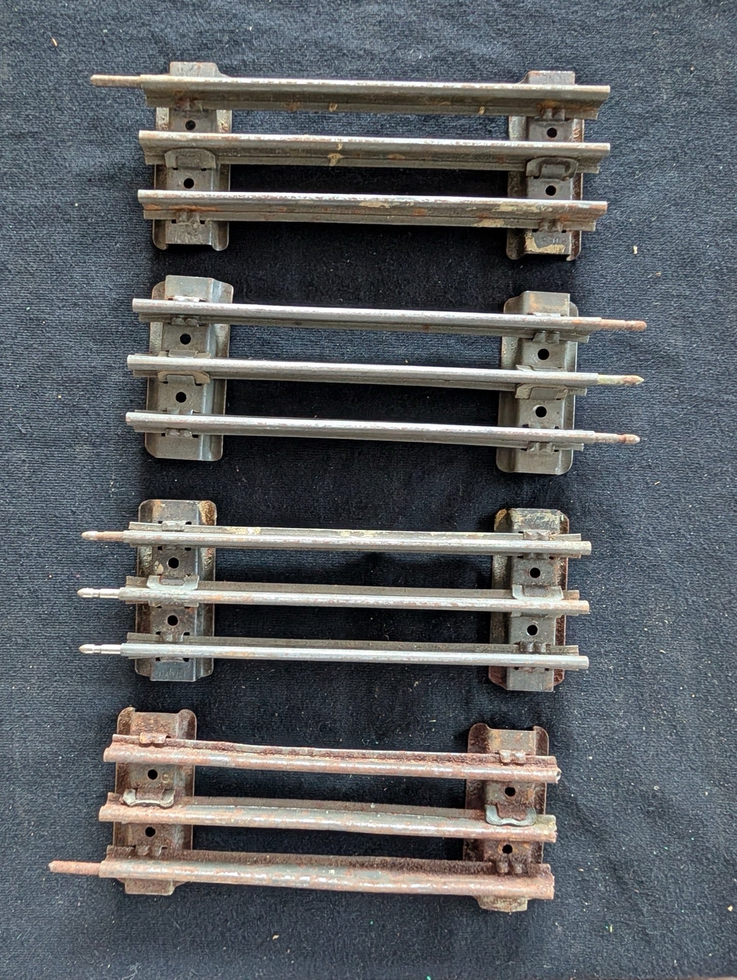 Lot of 4 Vintage Lionel O-Gauge Straight Track Sections 3-Rail Rusty