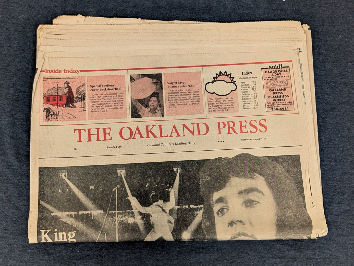 The Oakland Press Aug 17 1977 Elvis Presley Death Cover "King" Vintage Paper