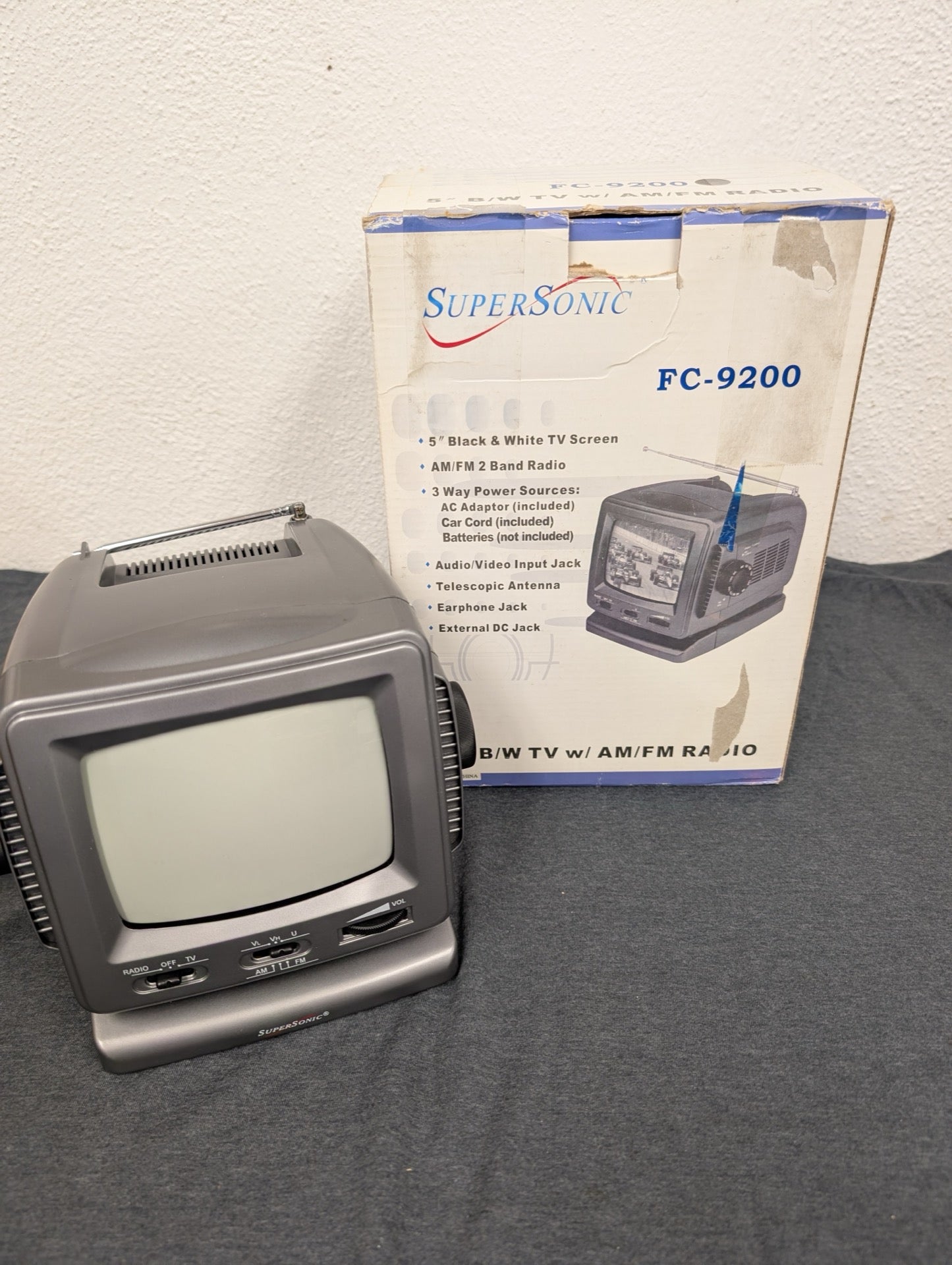 SuperSonic FC-9200 5" B/W Portable TV AM/FM Radio 3-Way Power Emergency Vintage