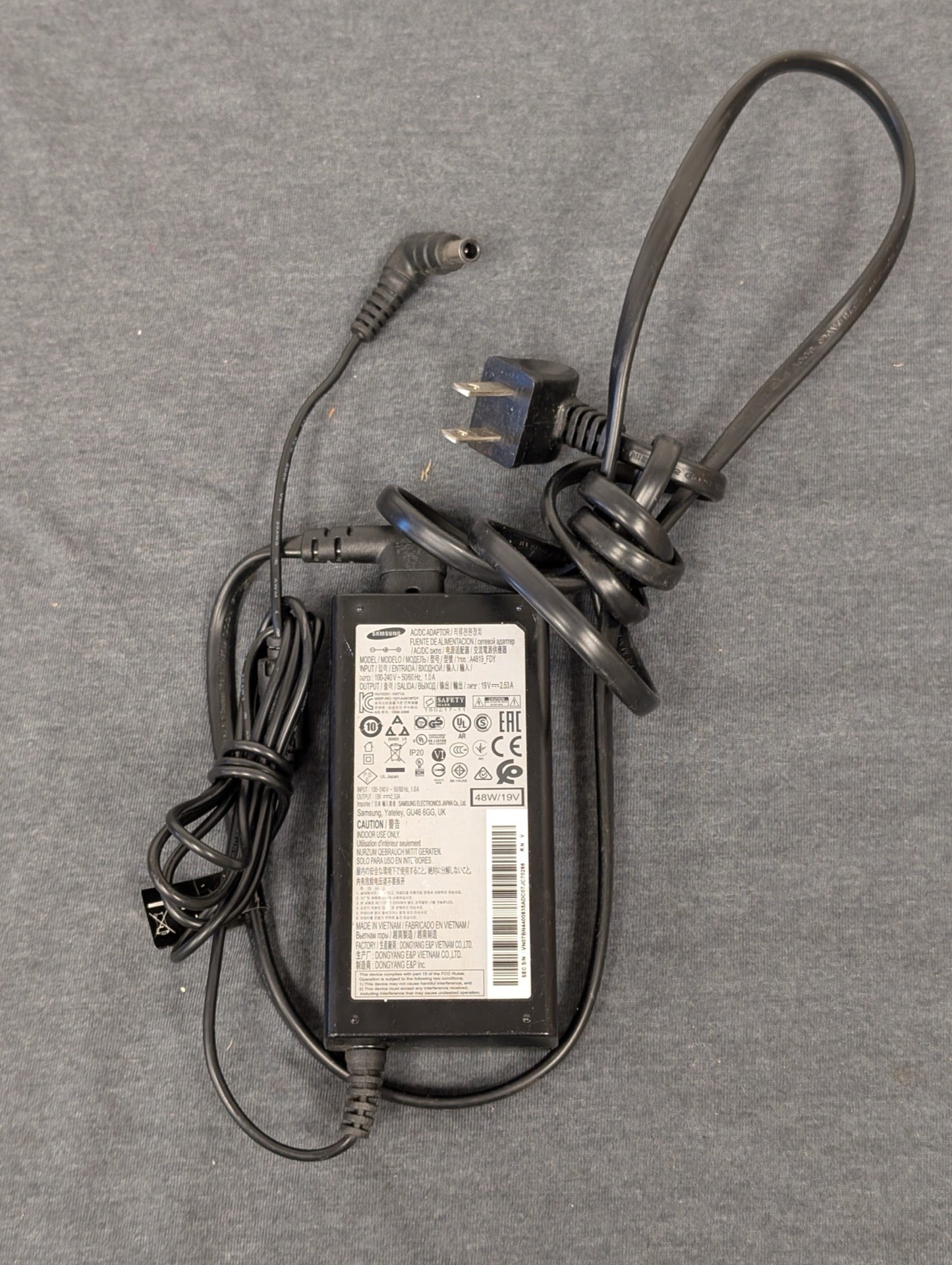 Samsung AC/DC Adaptor A4819_FDY 19V