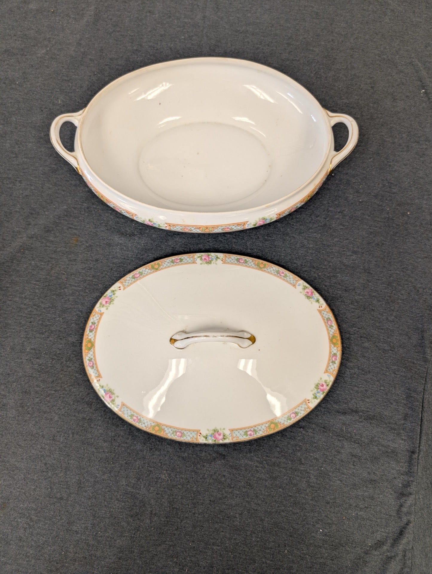 Top view of Noritake Luzon tureen with lid