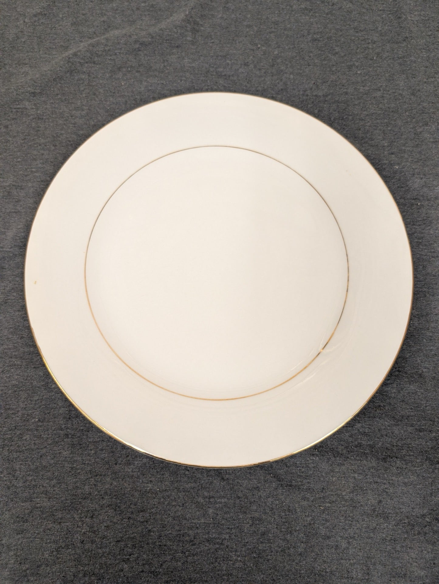 Crisp white Sakura dinner plate with a gold rim.