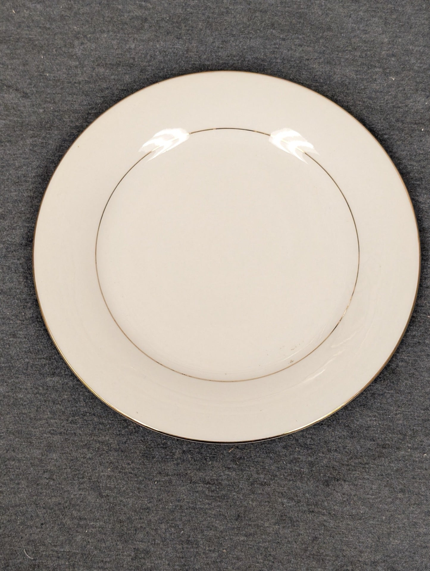Front face of a pristine Sakura Classic Gold white dinner plate.