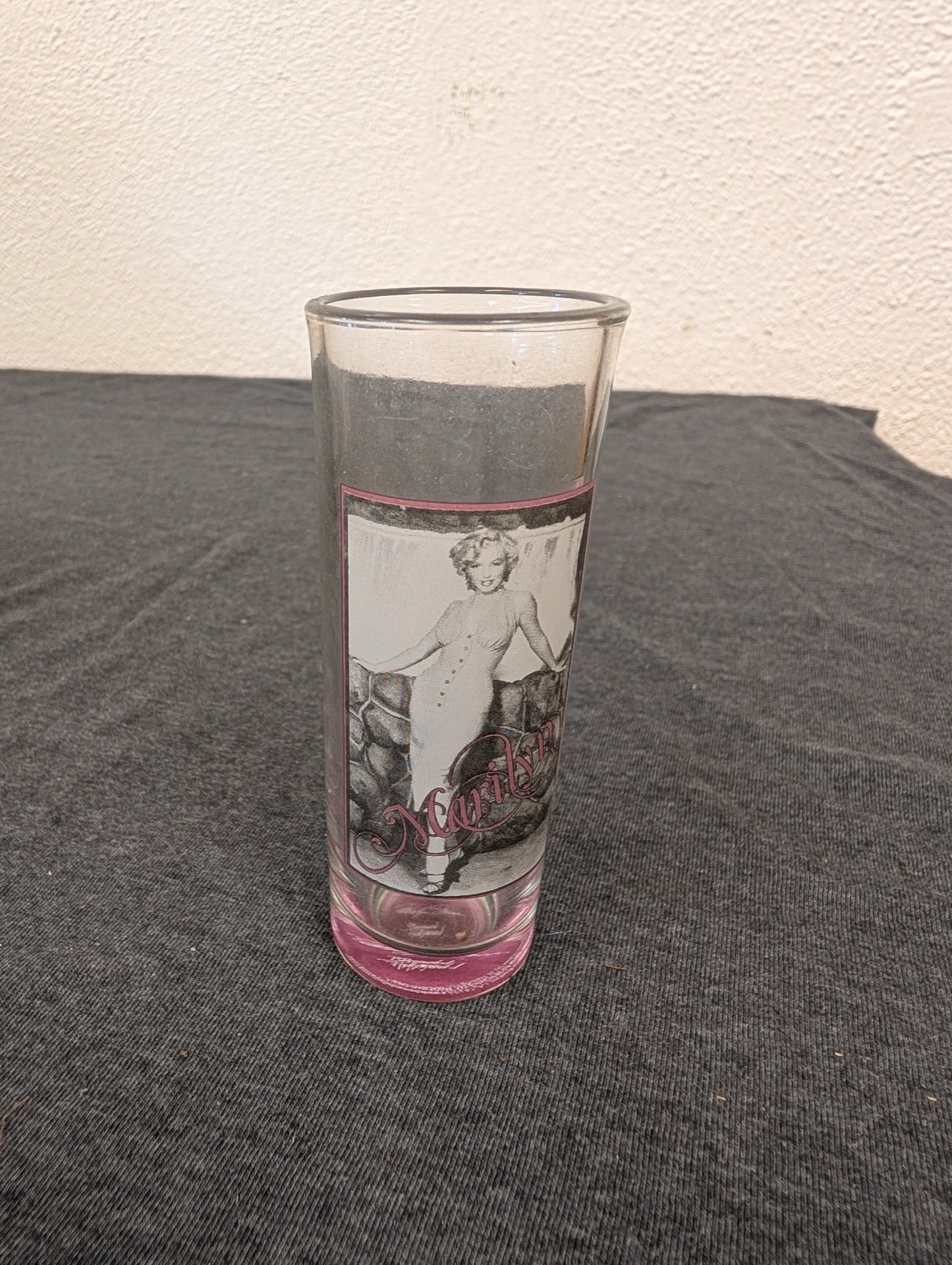 Clear tumbler featuring Marilyn Monroe in a white dress leaning against a wall