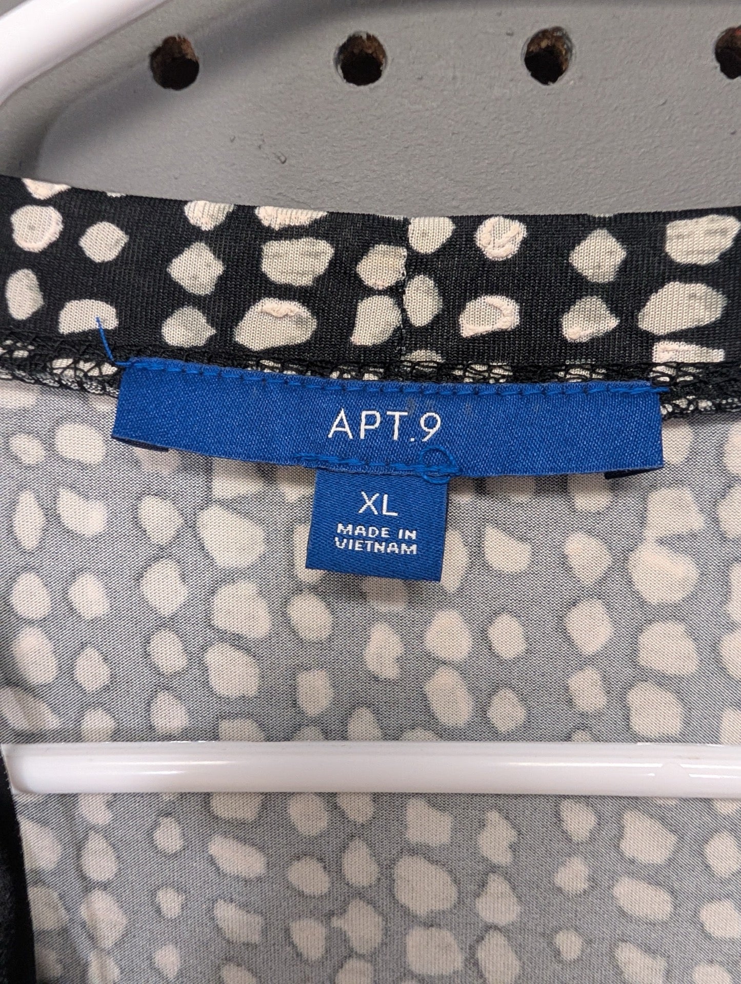 Apt 9 brand size XL tag