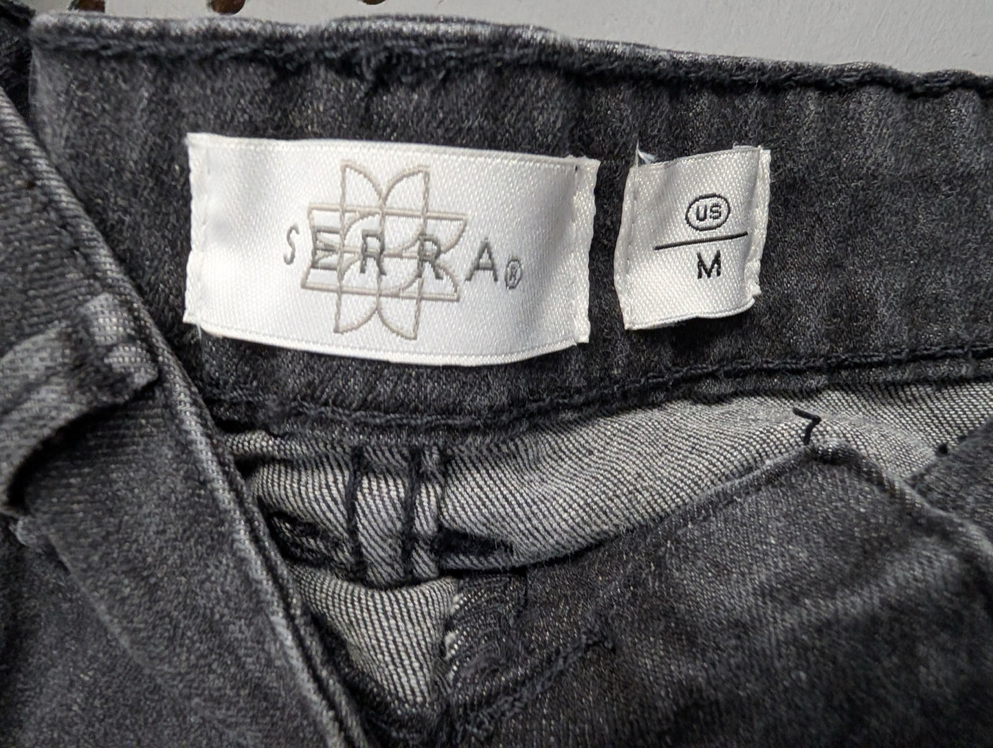 Serra inner size tag Medium