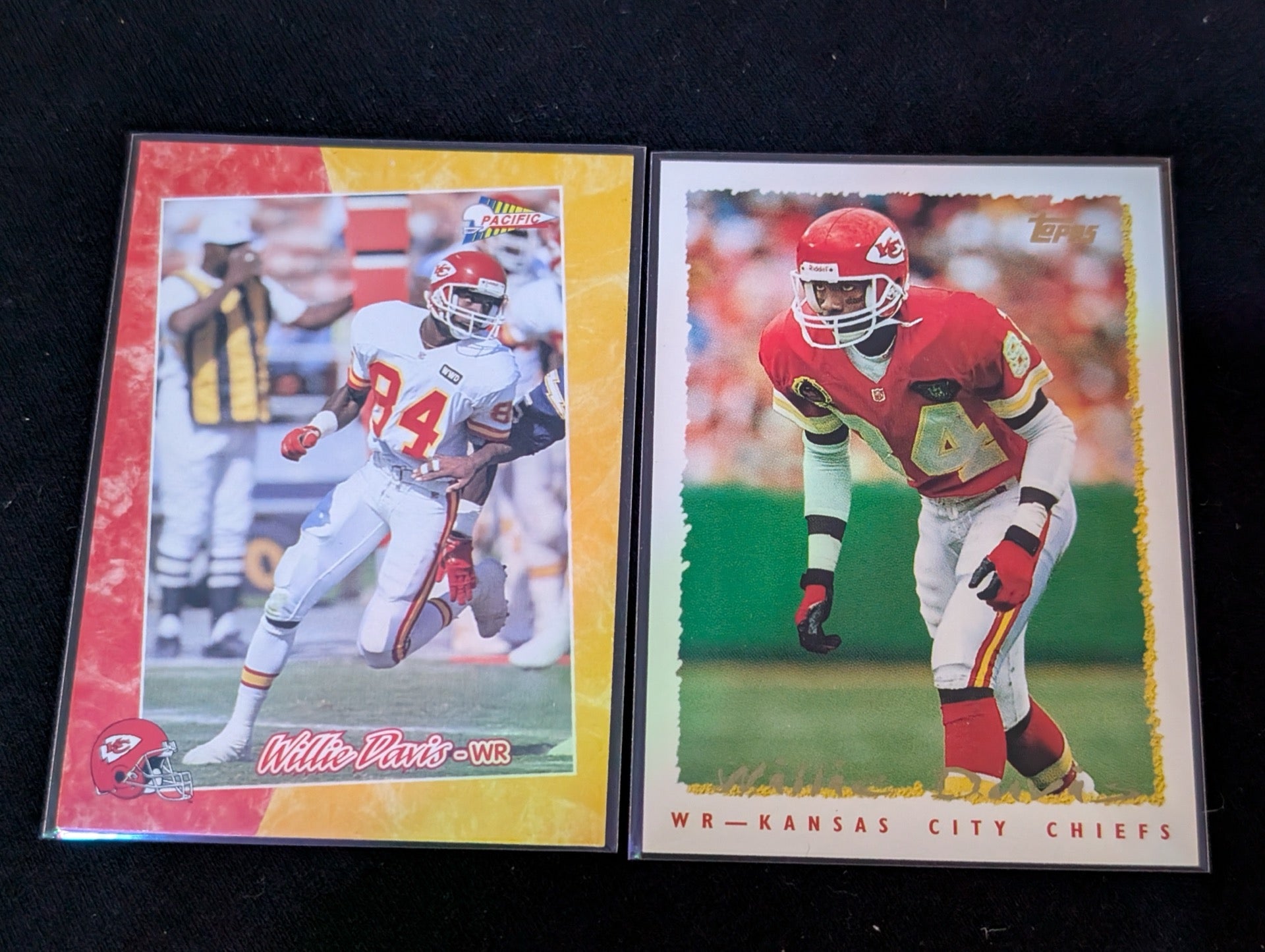Willie Davis 1993 Kansas City Chiefs Lot (2) Topps & Pacific Football Cards WR