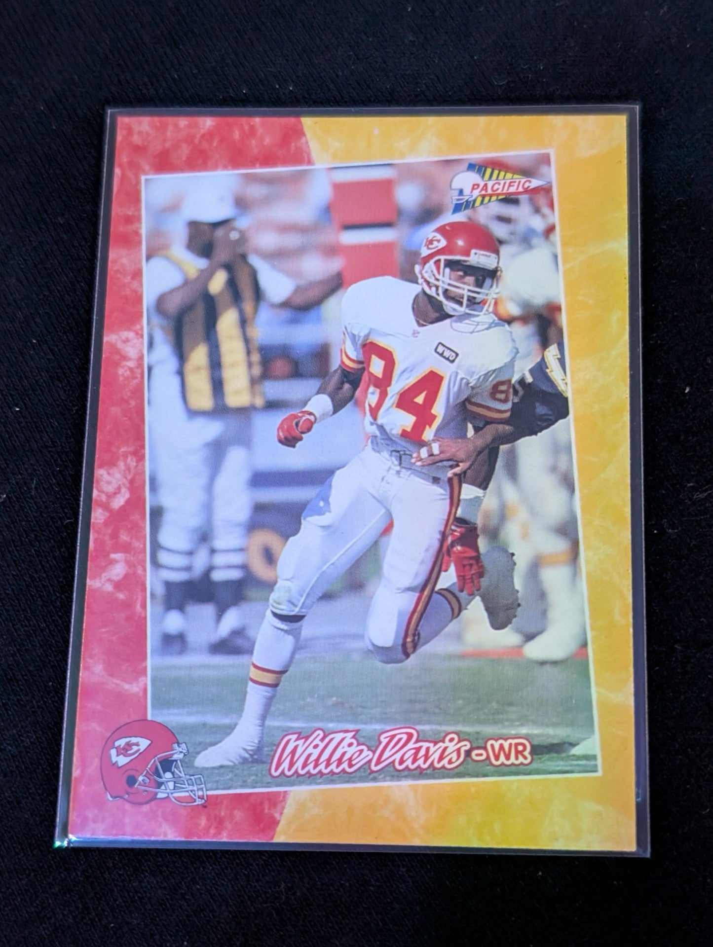 Willie Davis 1993 Kansas City Chiefs Lot (2) Topps & Pacific Football Cards WR