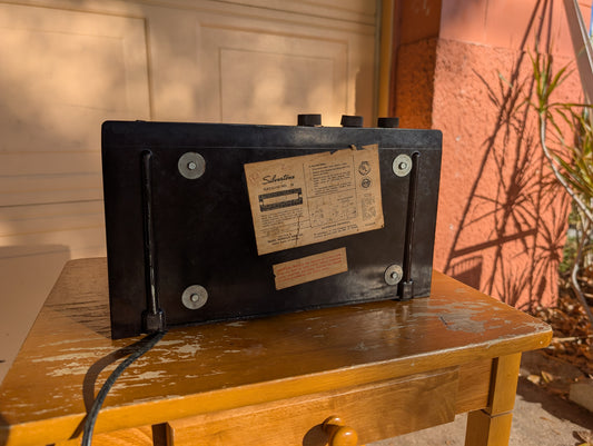 Bakelite Silvertone AM/FM Radio Model 18