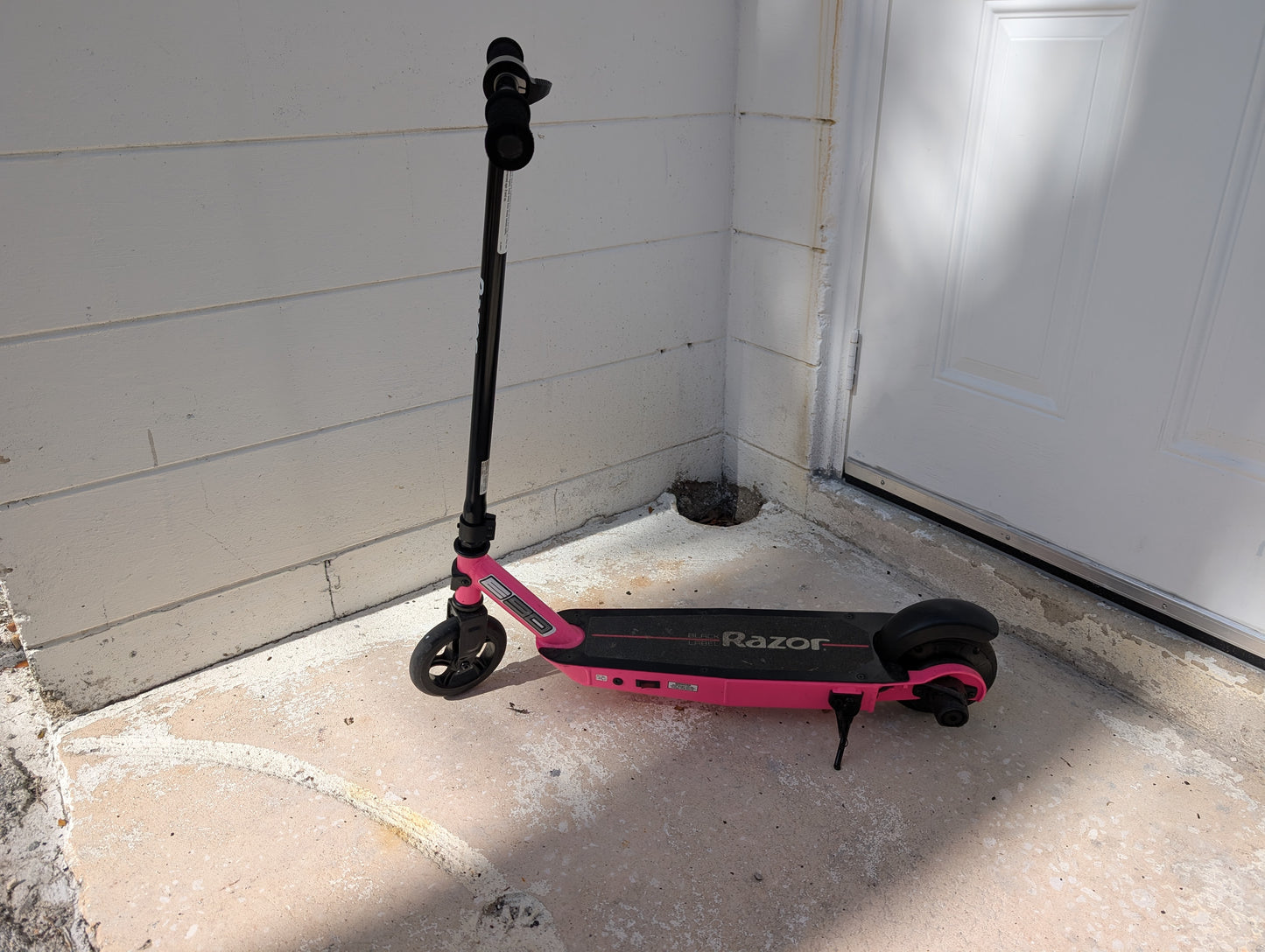 Razor Black Label E90 90W Kick Electric Scooter - Black/Pink