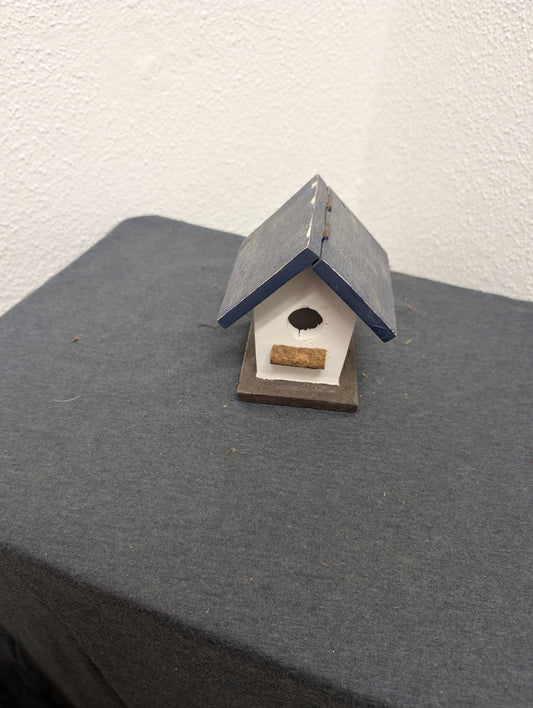Vintage handcrafted small wooden birdhouse - liftable roof flap