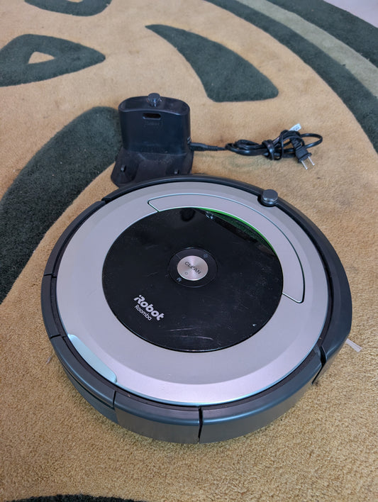 iRobot Roomba 690 Robot Vacuum with charger