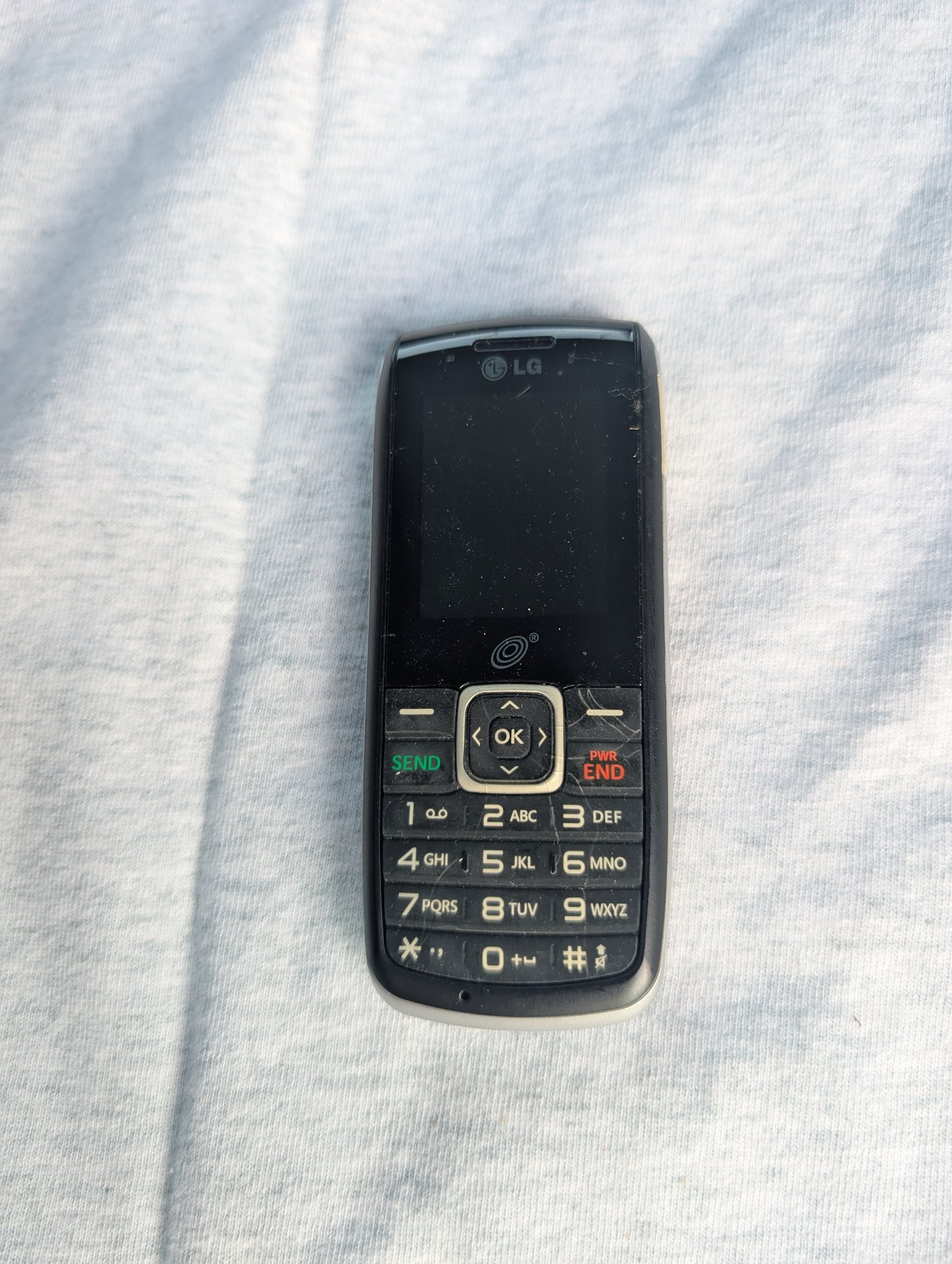 LG 325G / LG325G - Black and Silver ( Tracfone ) Cellular Candybar Phone