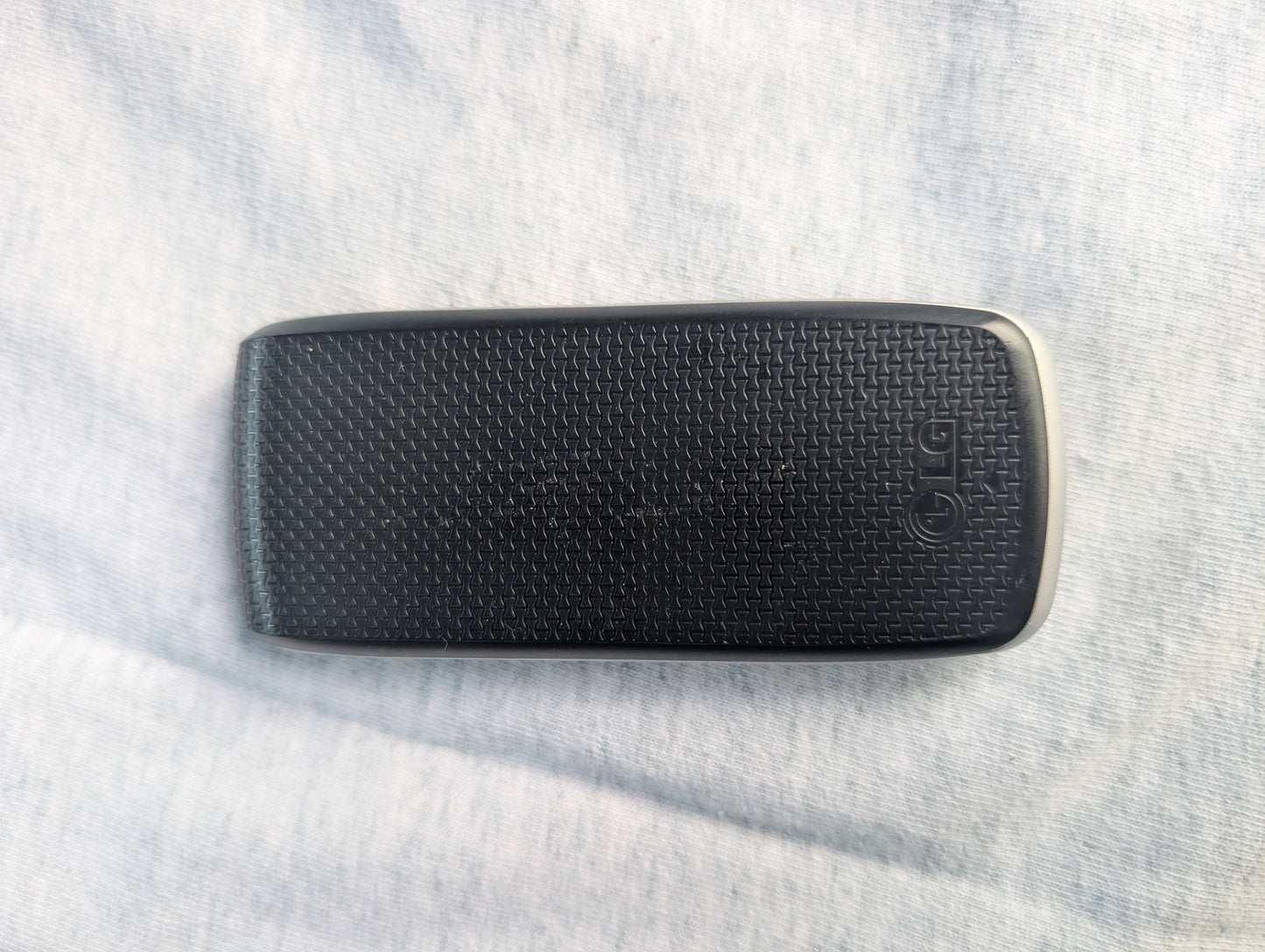 LG 325G / LG325G - Black and Silver ( Tracfone ) Cellular Candybar Phone