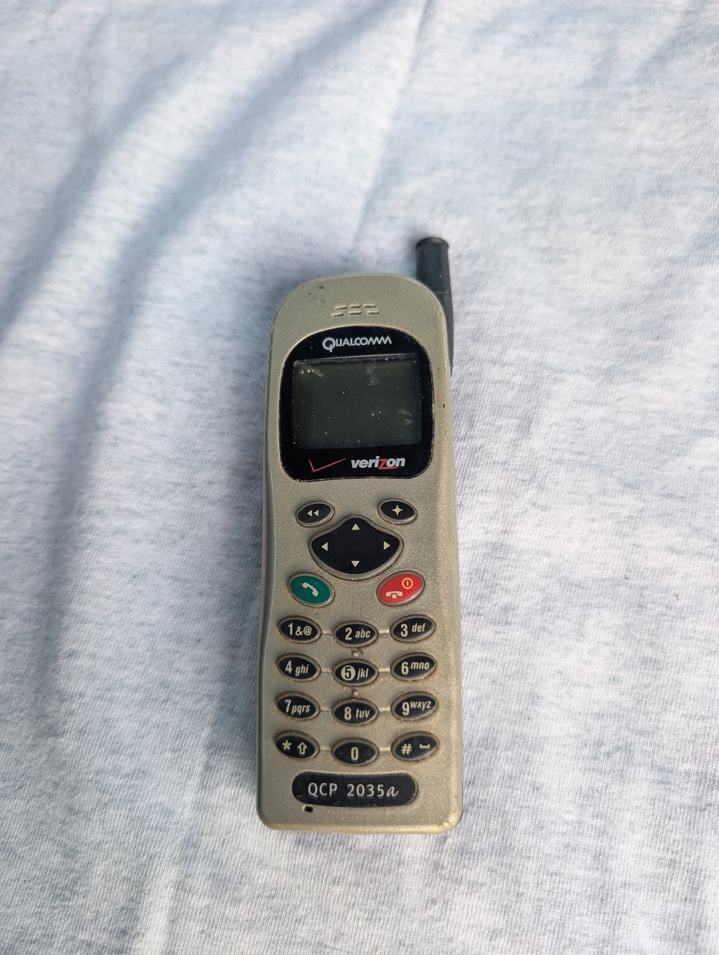 Qualcomm  QCP 2035a Verizon Gold Black Bar Vintage Cell Phone